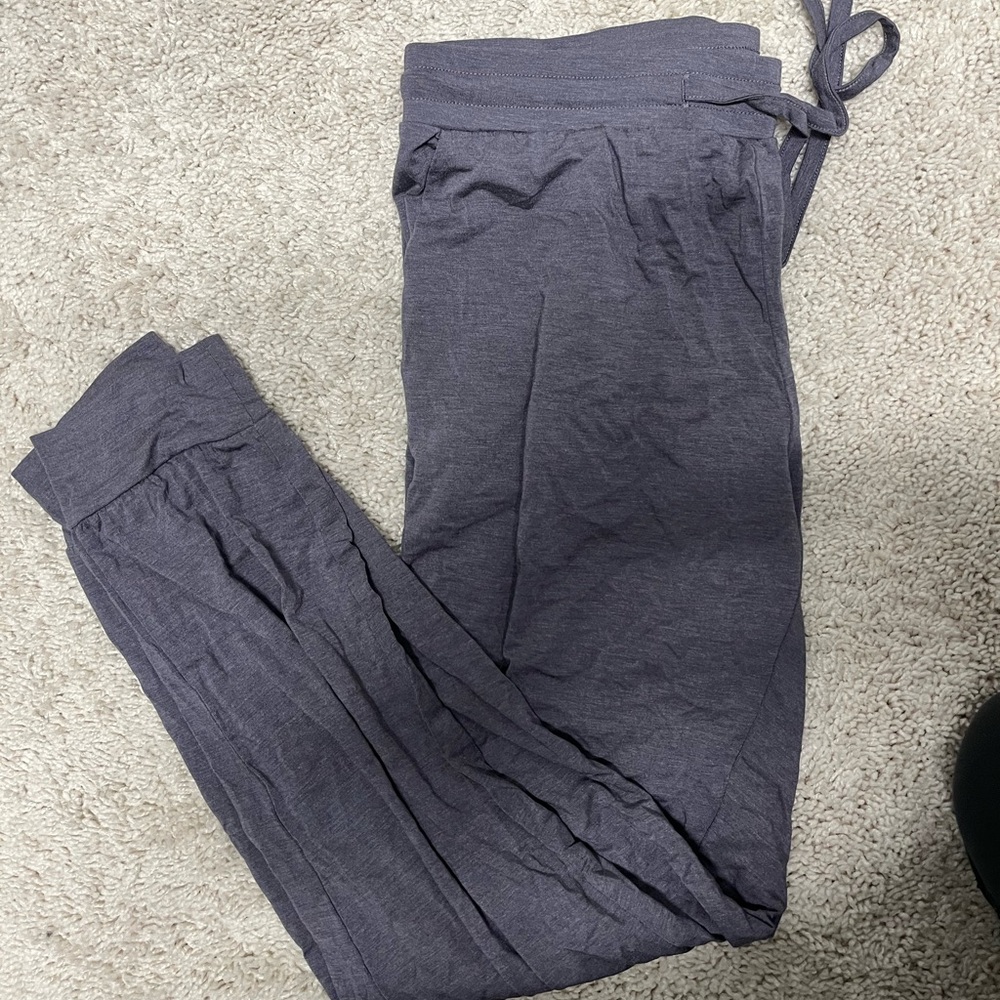 NWOT Kindred Bravely Maternity and Post Partum joggers size Medium